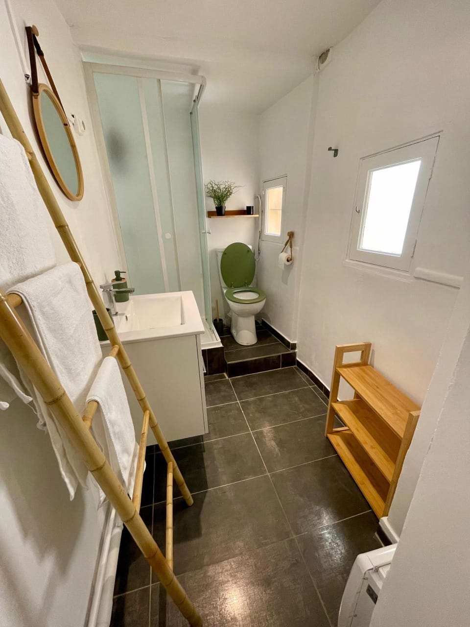 Shower, Toilet, Bathroom, towels
