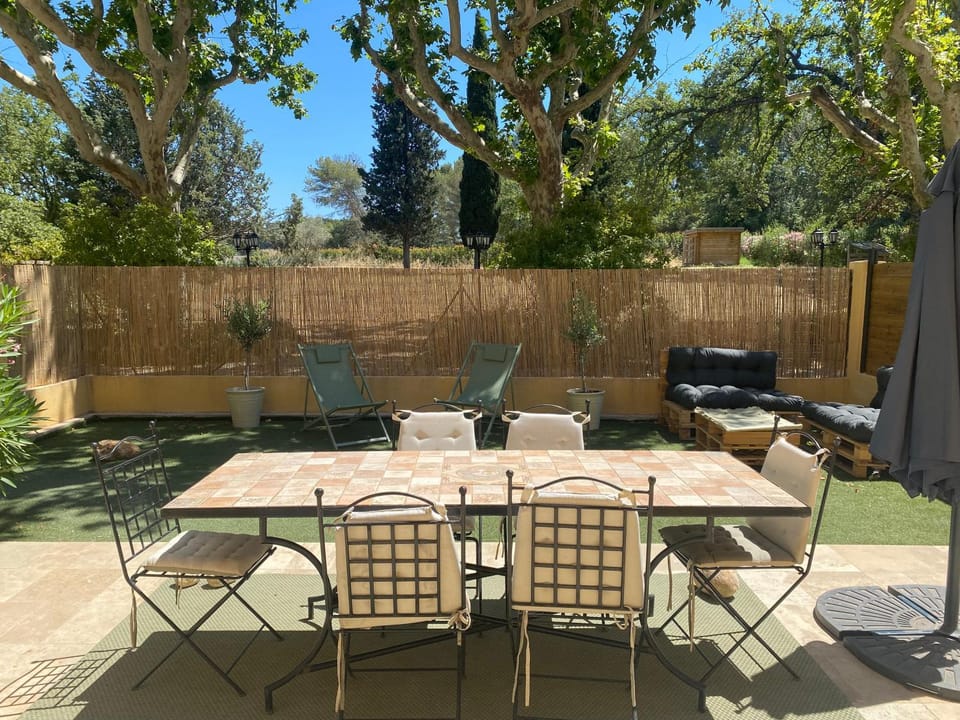 Patio, Day, Garden, Living room, Dining area, Garden view