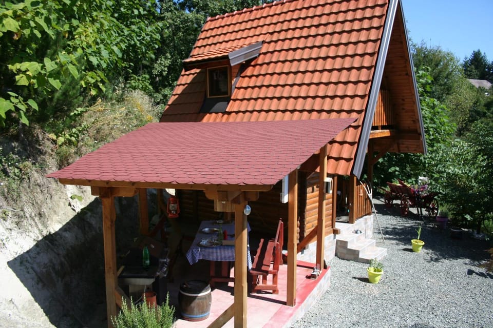 Property building, Garden, Dining area, Garden view