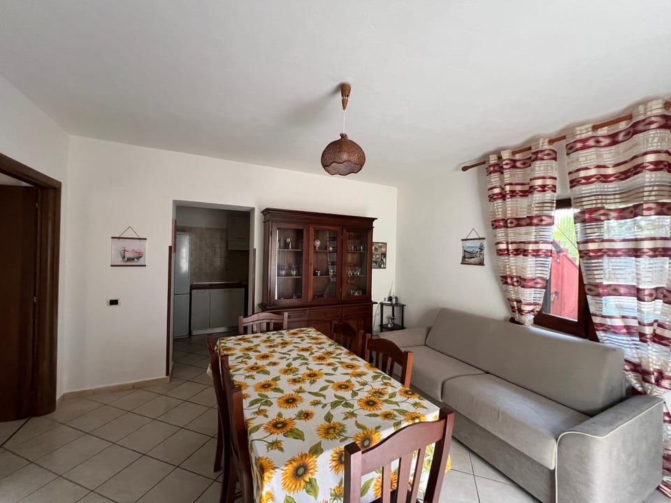 Living room, Photo of the whole room, Dining area