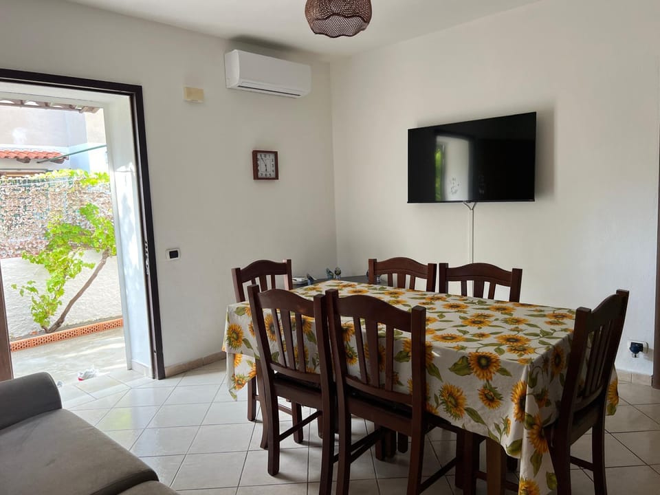 TV and multimedia, Living room, Dining area