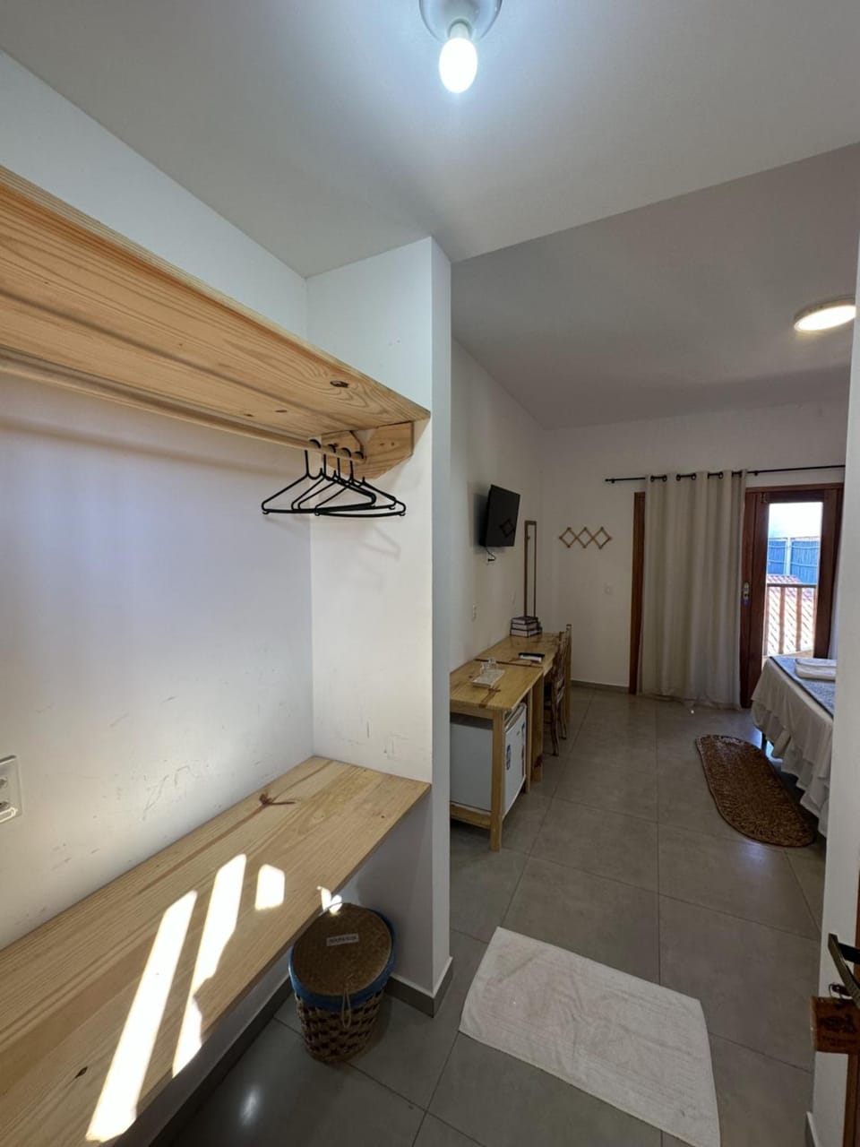 Bed, TV and multimedia, Photo of the whole room, Bedroom, towels