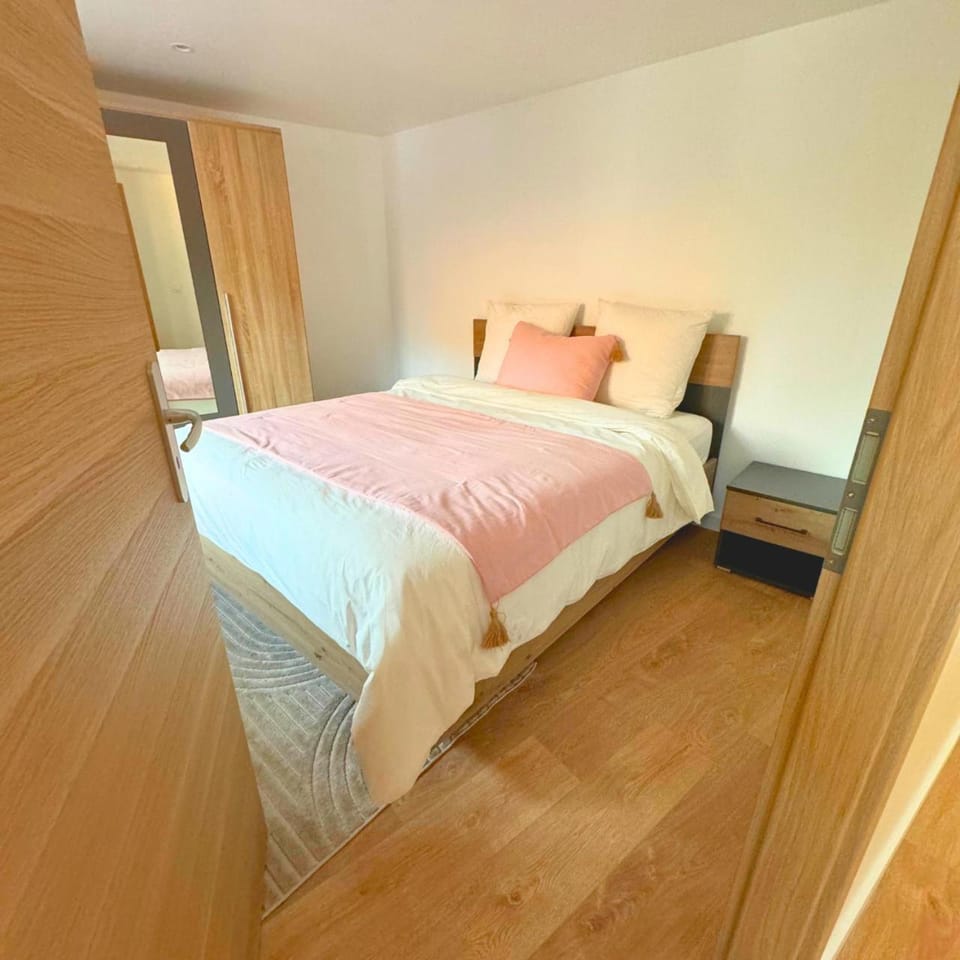 Bed, Bedroom, wardrobe