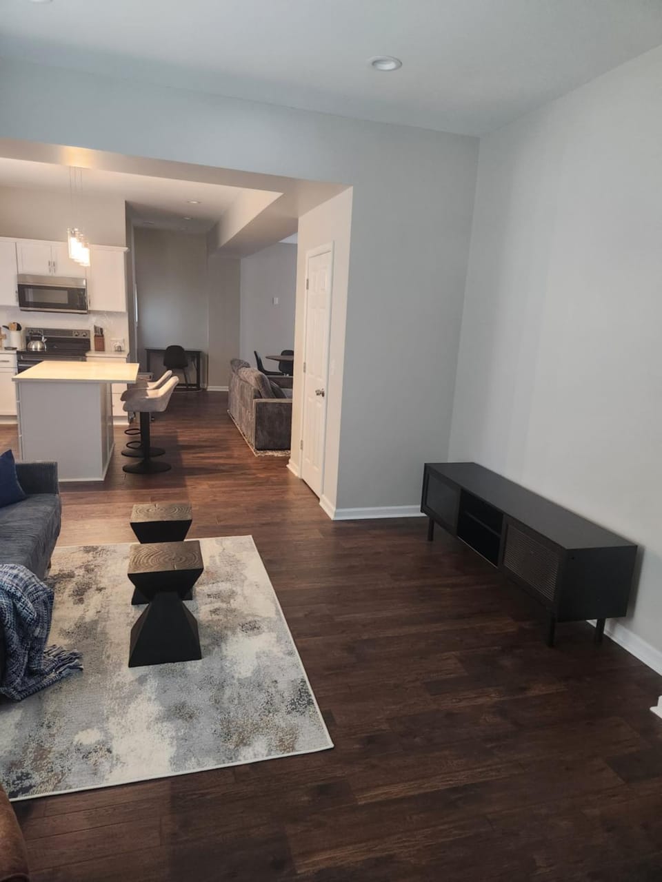 Kitchen or kitchenette, Living room, Seating area