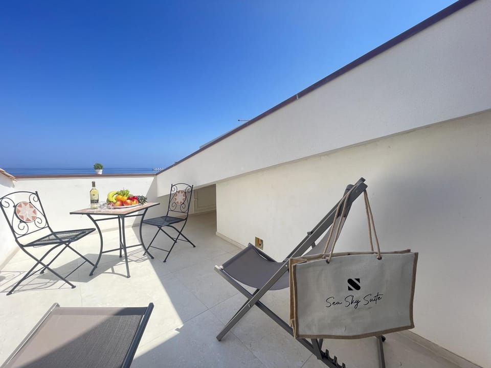 Sea Sky Suite Apartment in Cefalu