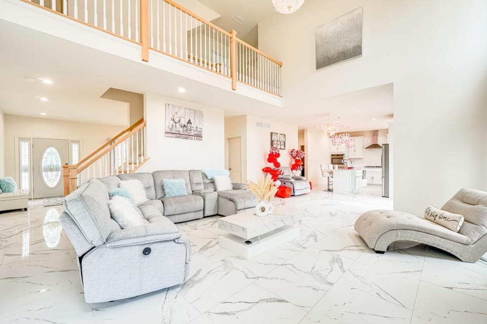 Hike, Sip & Ski: Spacious Poconos Home House in Pocono Mountains