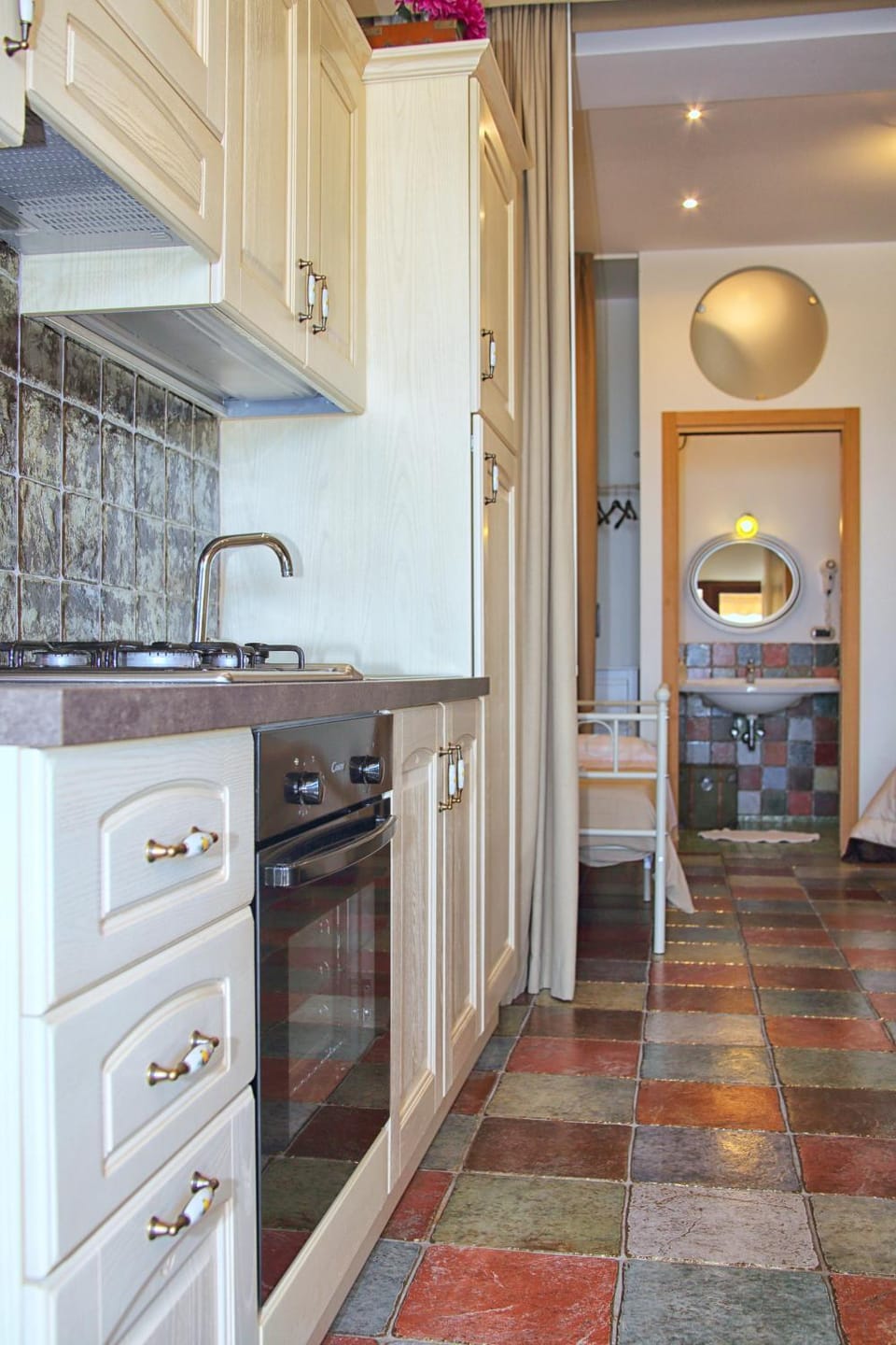 Kitchen or kitchenette, pet friendly, stove