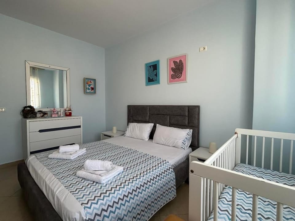 Bed, Photo of the whole room, Bedroom, cot, towels