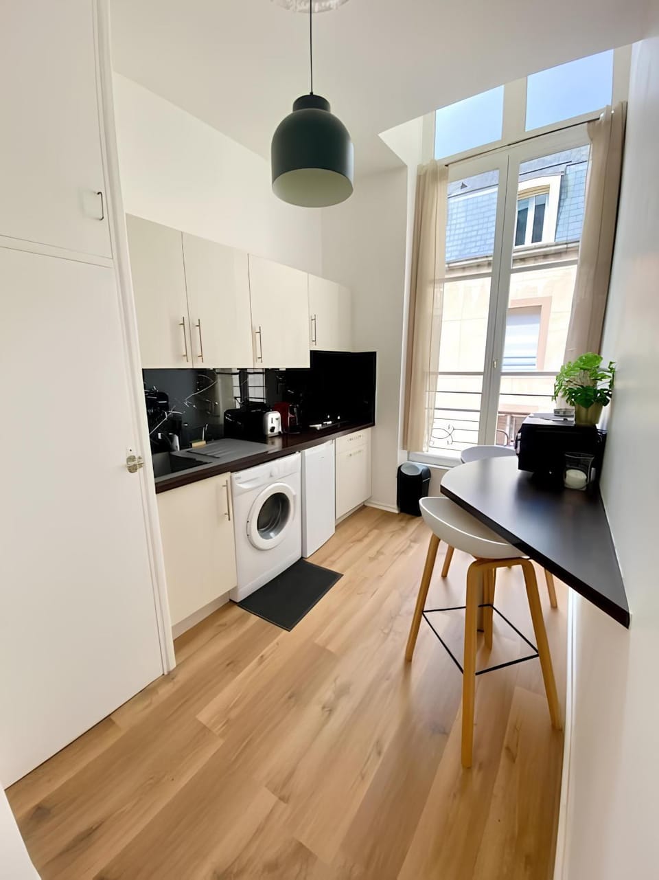 Kitchen or kitchenette, dishwasher, stove, washing machine