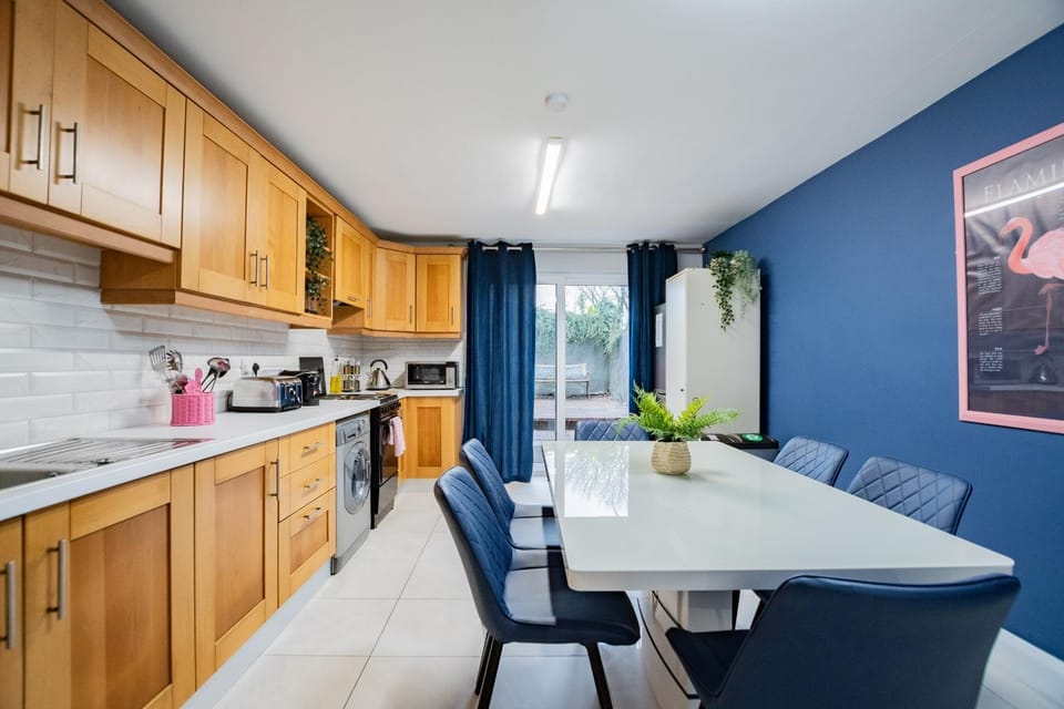 Tropical Vibes in the City of Tribes House in Galway