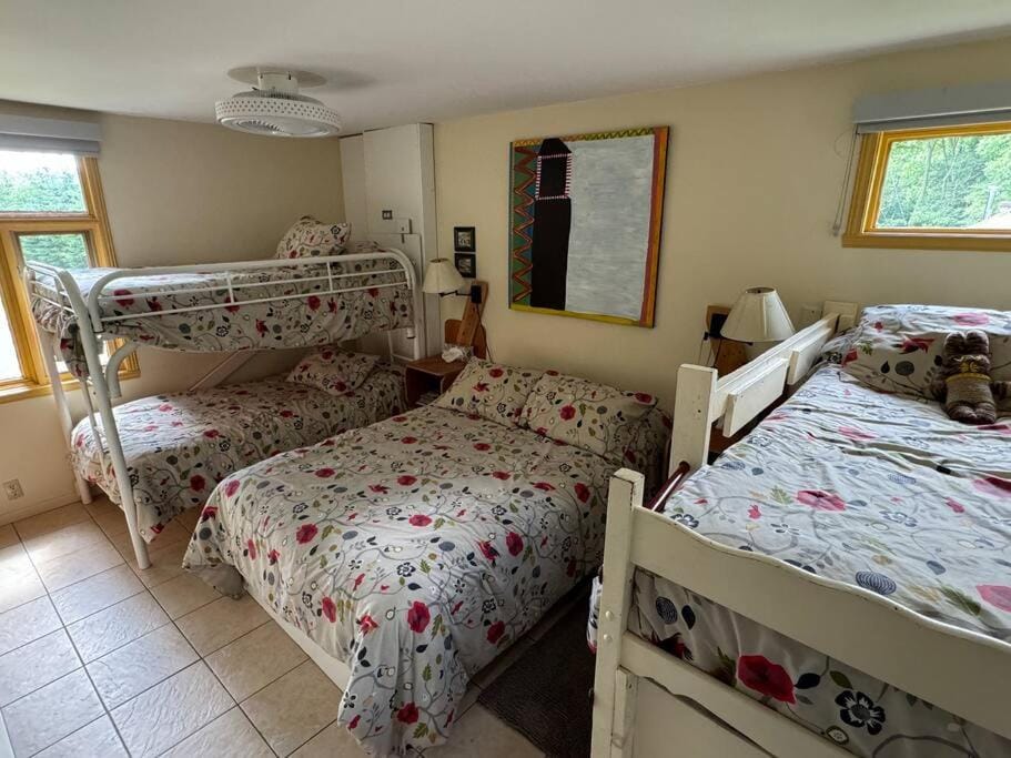 Photo of the whole room, bunk bed