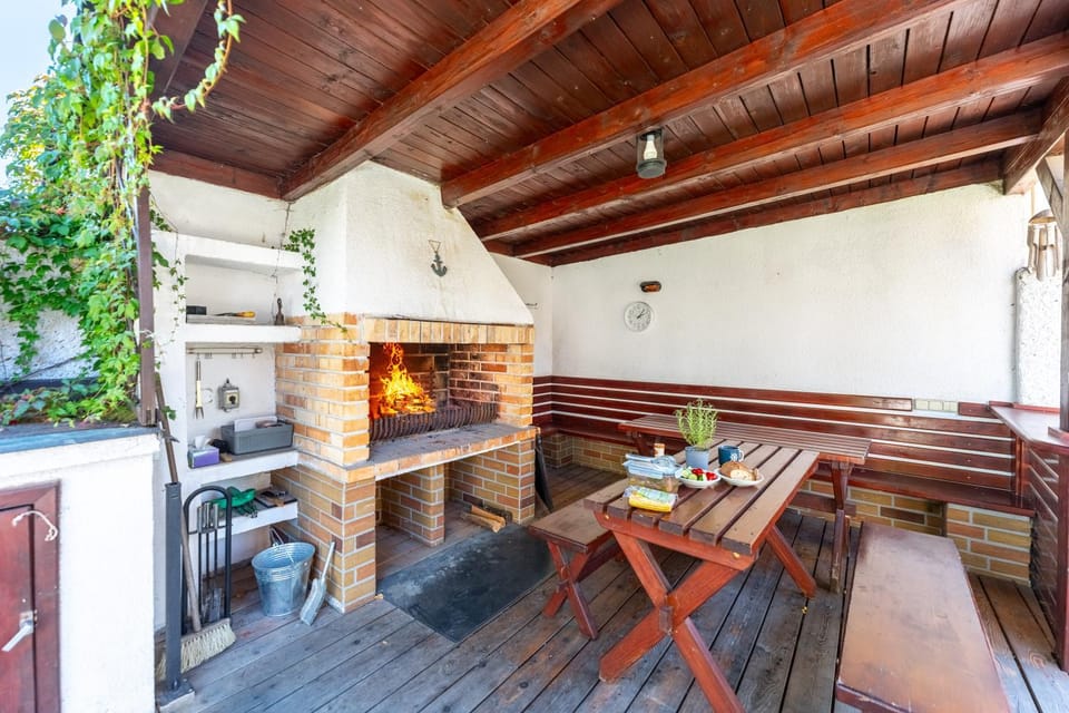 Patio, BBQ facilities, Balcony/Terrace