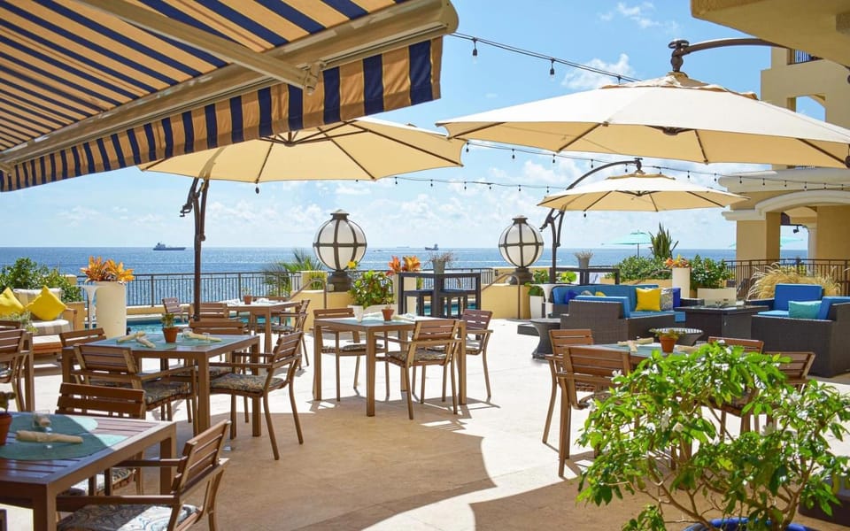 Patio, Restaurant/places to eat, Balcony/Terrace, Seating area