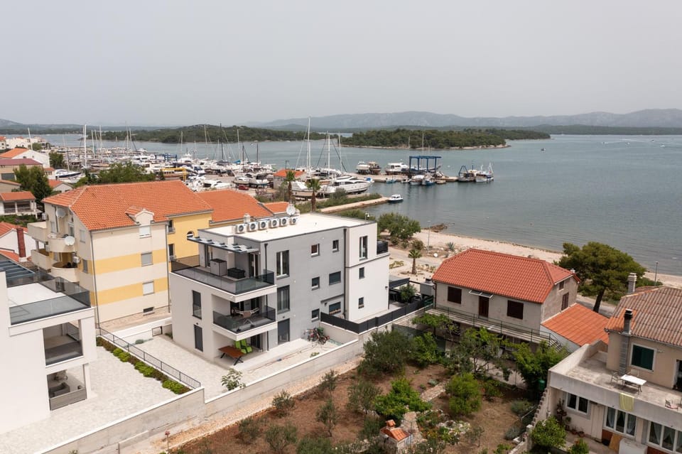 Neighbourhood, Bird's eye view, Sea view, Location