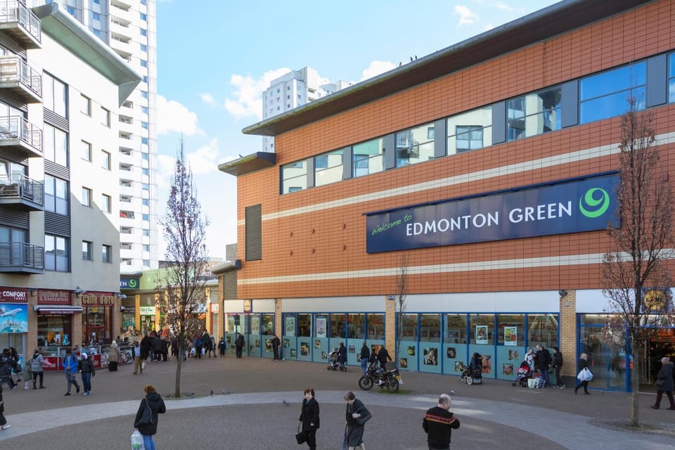 Double Room Ground Floor Edmonton Green, London N9 Vacation rental in London