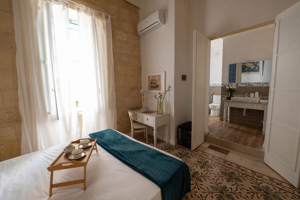 Blue House 9 Rooms & Breakfast Bed and Breakfast in Malta
