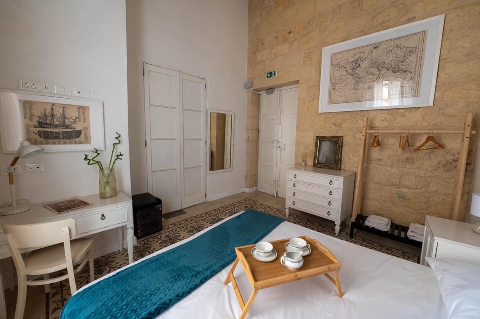 Blue House 9 Rooms & Breakfast Bed and Breakfast in Malta