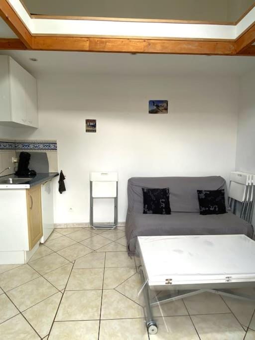 Kitchen or kitchenette, Living room, Seating area