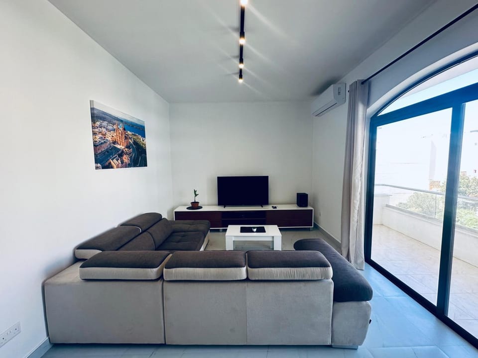 Communal lounge/ TV room, TV and multimedia, Living room, Evening entertainment