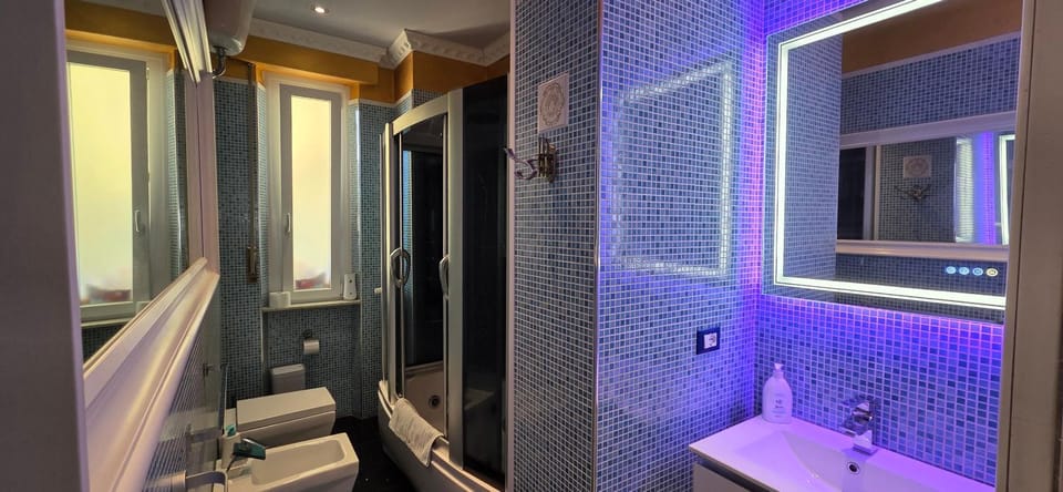 Toilet, Hot Tub, Hot Tub, Bathroom, bidet, hair dryier, towels