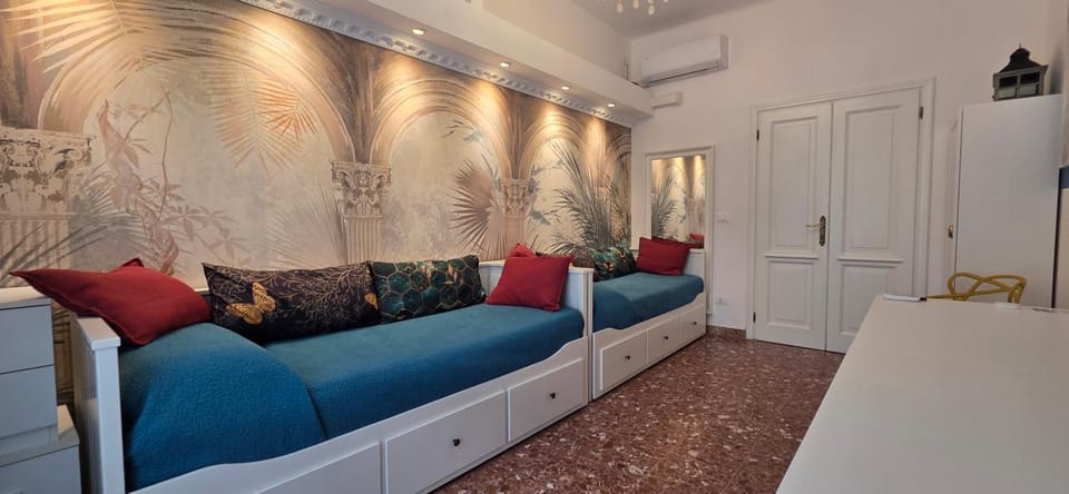 Bed, TV and multimedia, Bedroom, wardrobe, air conditioner