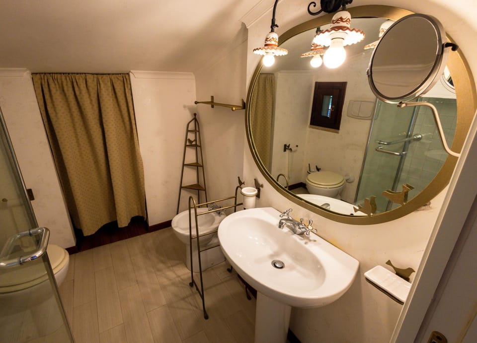 Toilet, Bathroom
