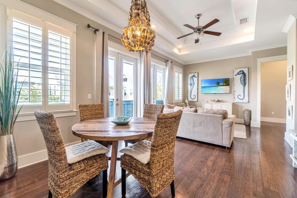 Ta-Da! Luxury 2BR Townhome, Golf Cart & Pool Access House in South Walton County