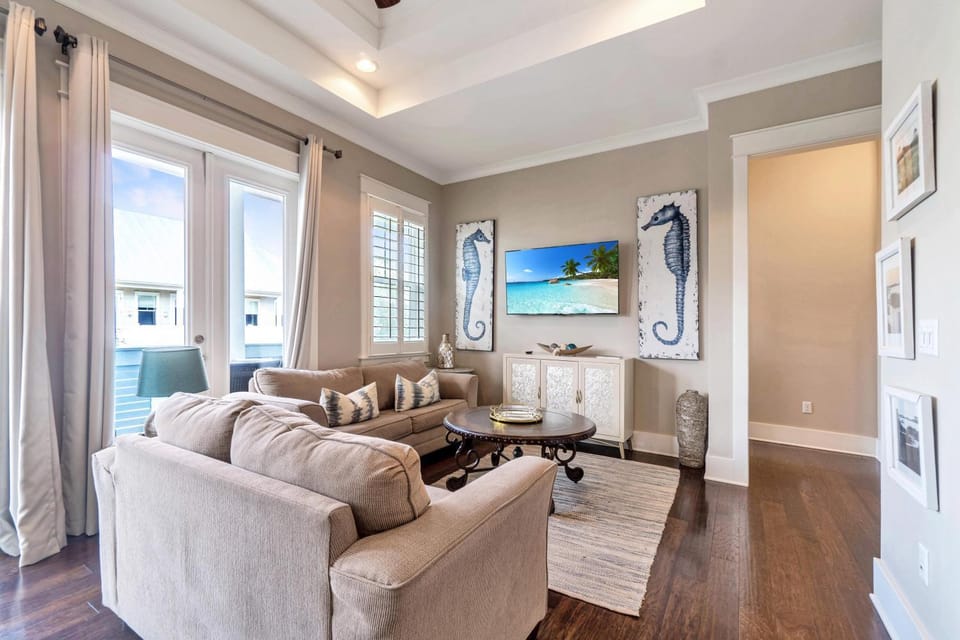 Ta-Da! Luxury 2BR Townhome, Golf Cart & Pool Access House in South Walton County