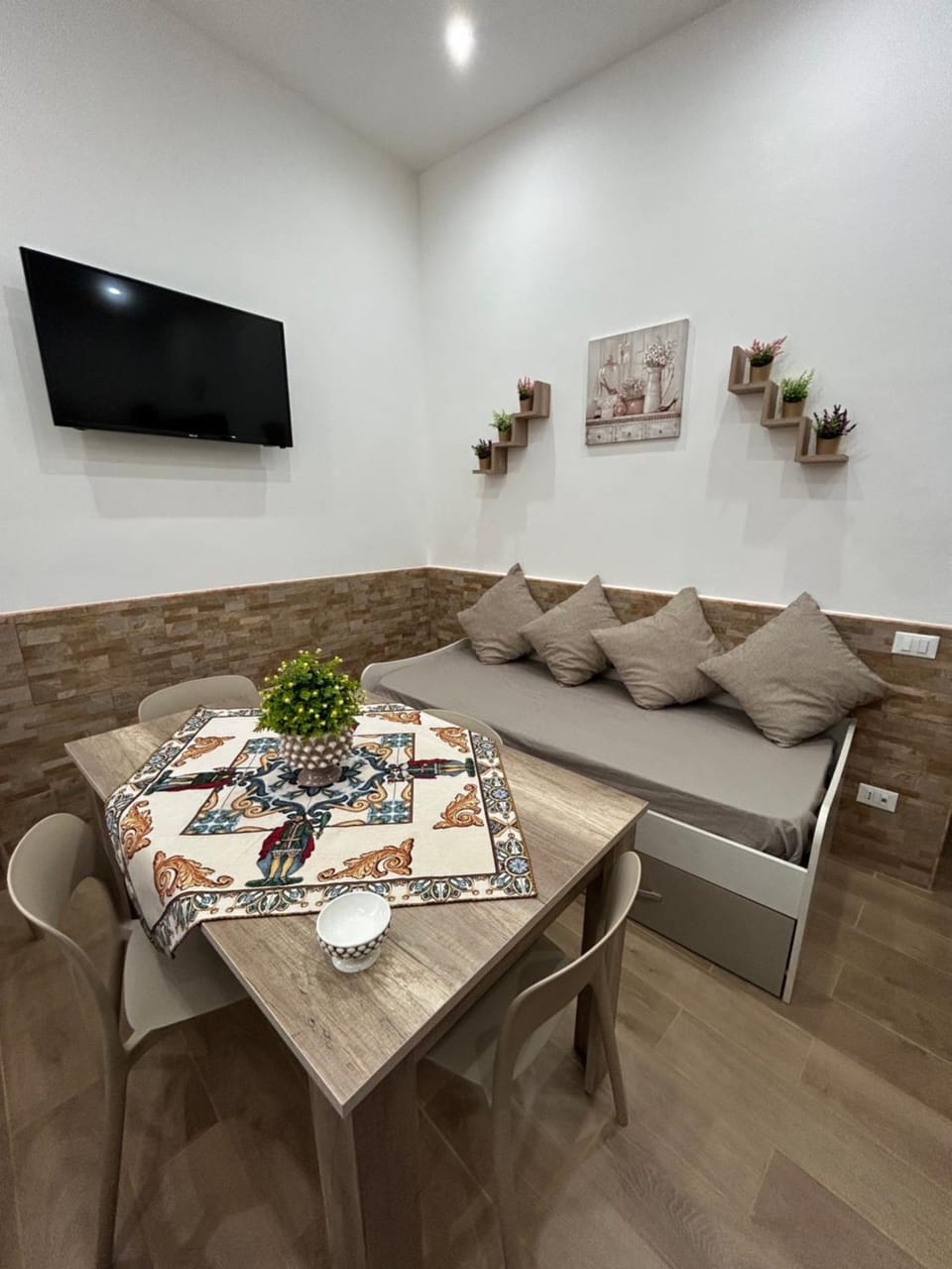 Bed, TV and multimedia, Living room, furniture, furniture