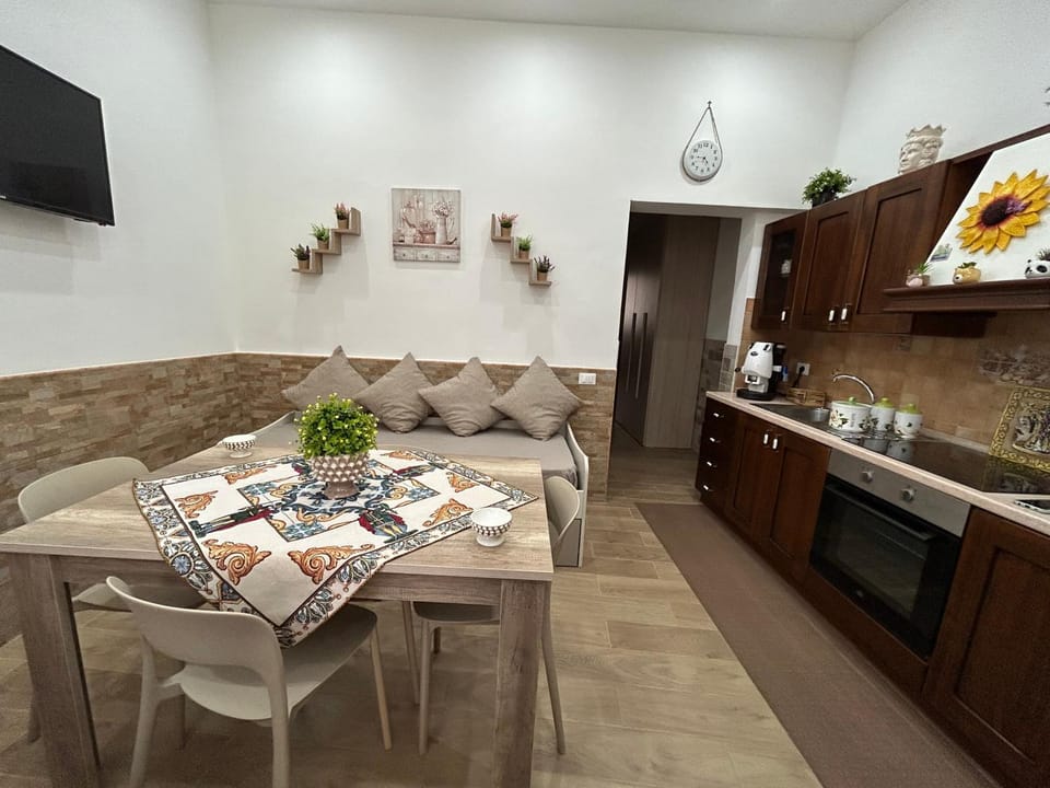 Kitchen or kitchenette, Living room, furniture, furniture, kitchen, air conditioner