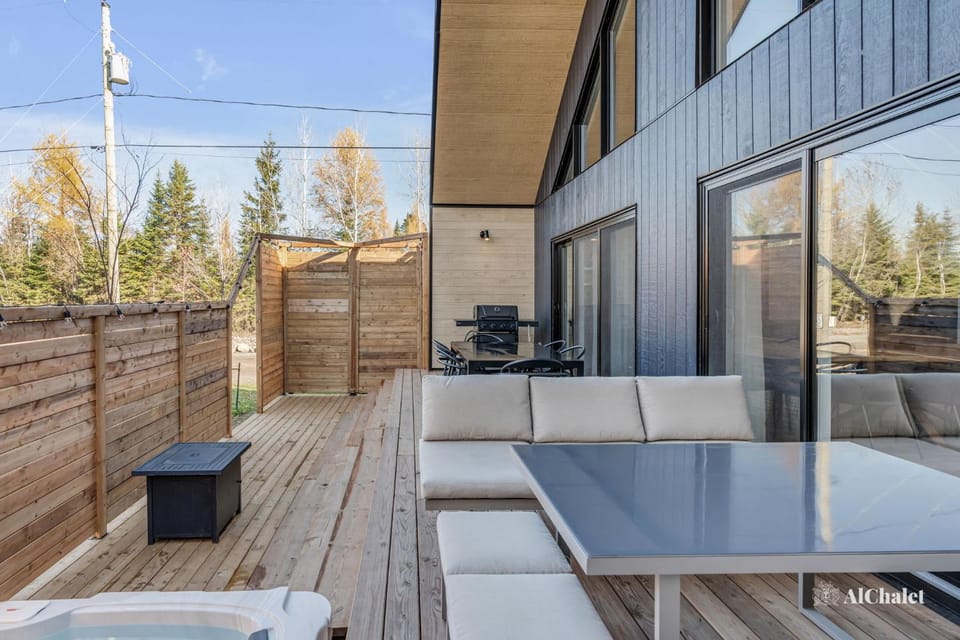 Villa Rosa Madha - Scandinave - Cosy avec spa Chalet in Quebec