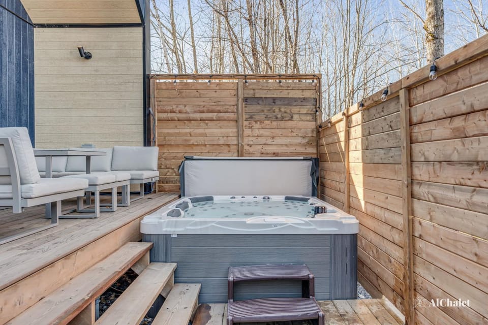 Villa Rosa Madha - Scandinave - Cosy avec spa Chalet in Quebec
