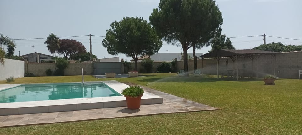 Chalet andaluz con piscina House in Chiclana de la Frontera
