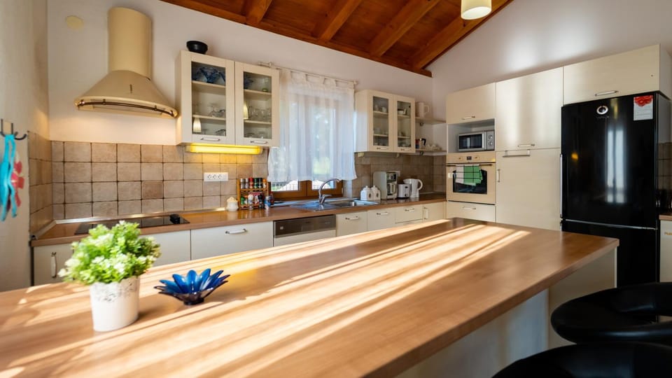 Kitchen or kitchenette, stove, stove, kitchen, kitchen
