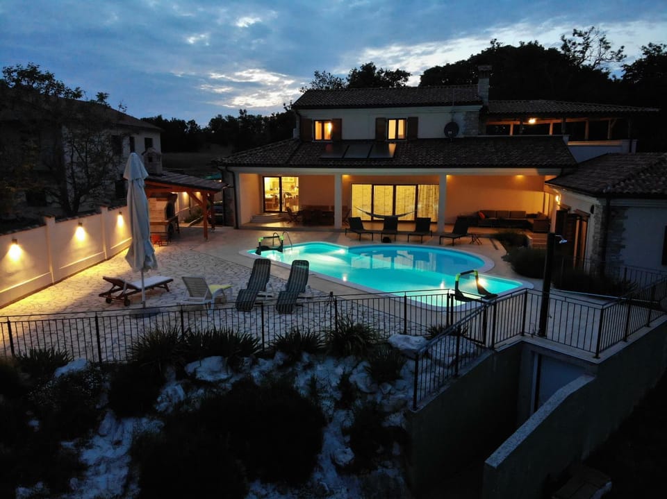 View (from property/room), Swimming pool, internet
