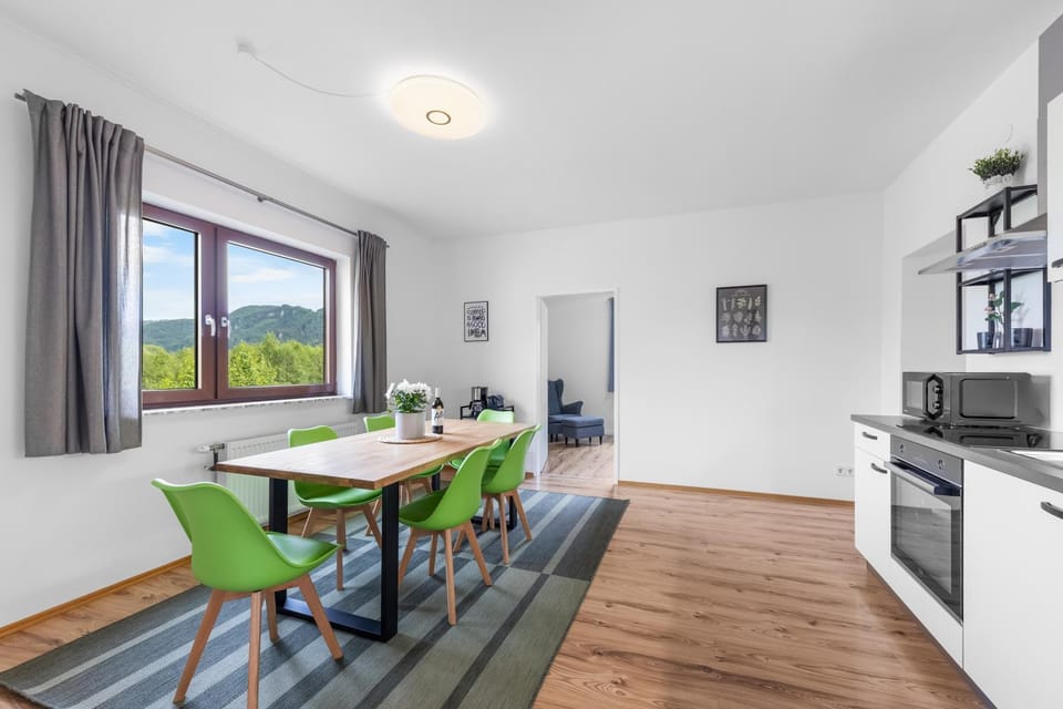 Dining area, kitchen