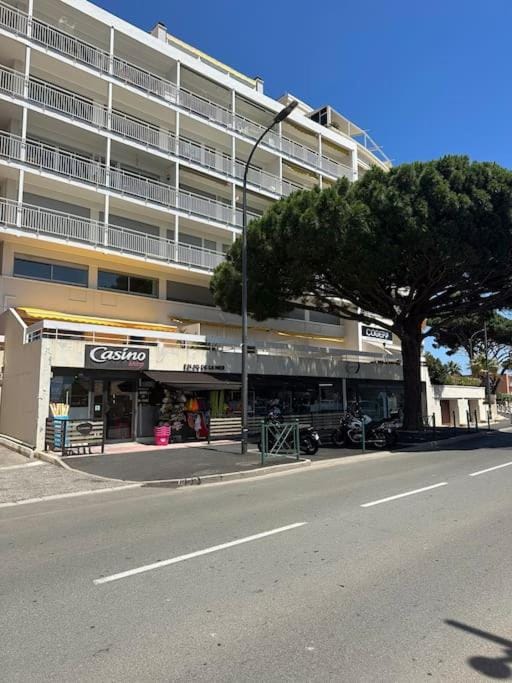 Appartement vue mer Sainte Maxime Apartment in Sainte-Maxime