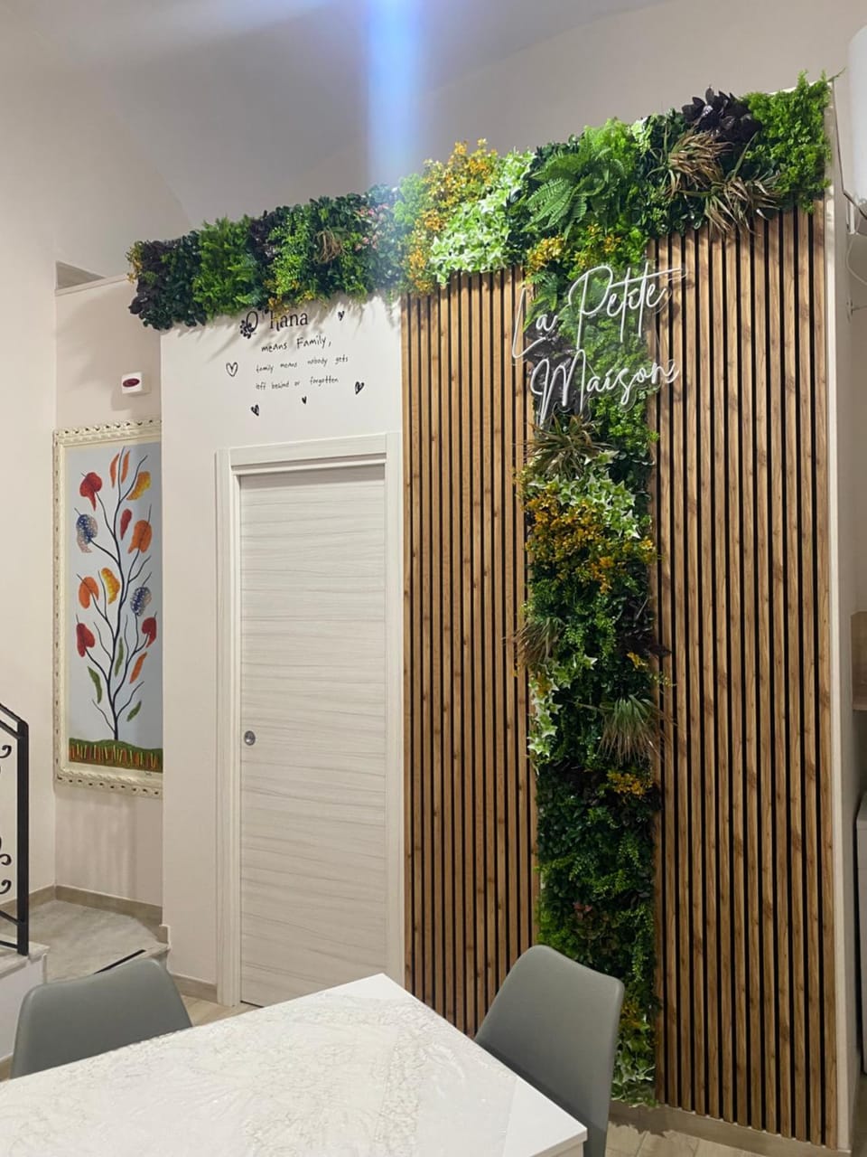La Petite Maison House in Naples