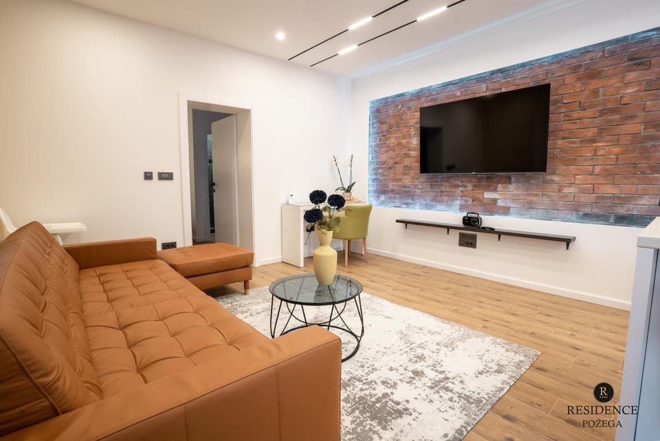 Communal lounge/ TV room, TV and multimedia, Living room, Seating area