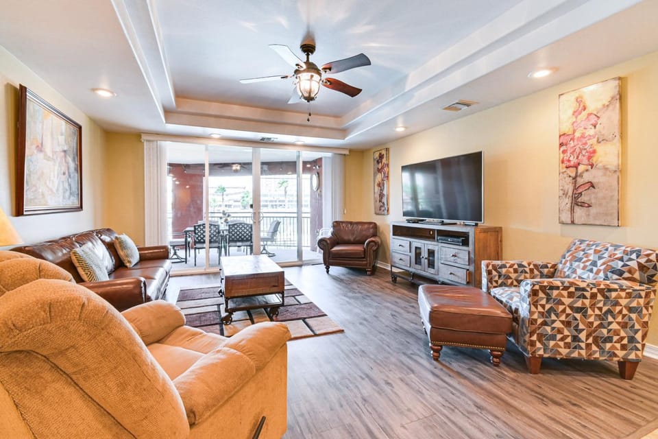 Riverfront Bullhead City Condo Near Casinos! House in Bullhead City