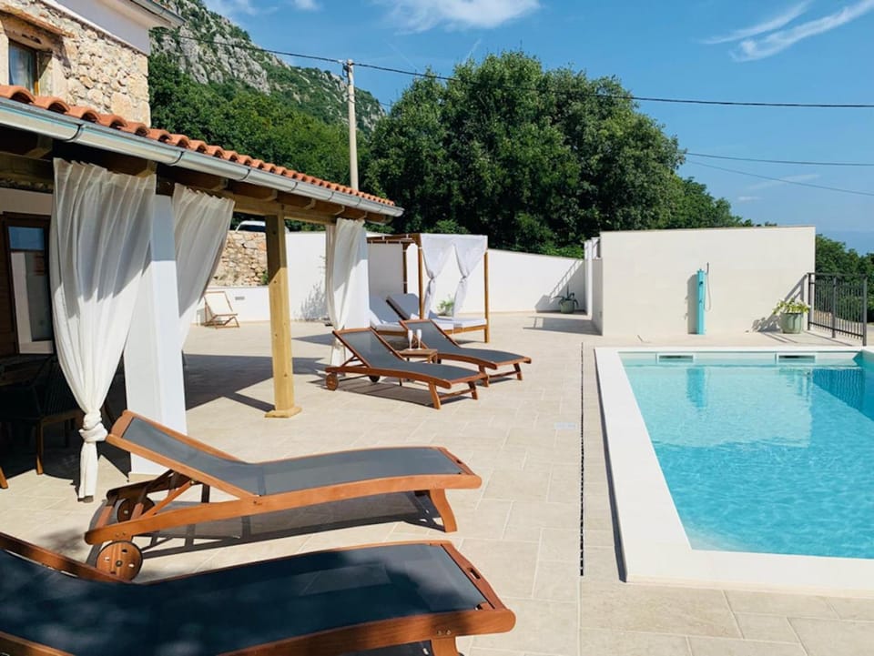 Balcony/Terrace, Swimming pool