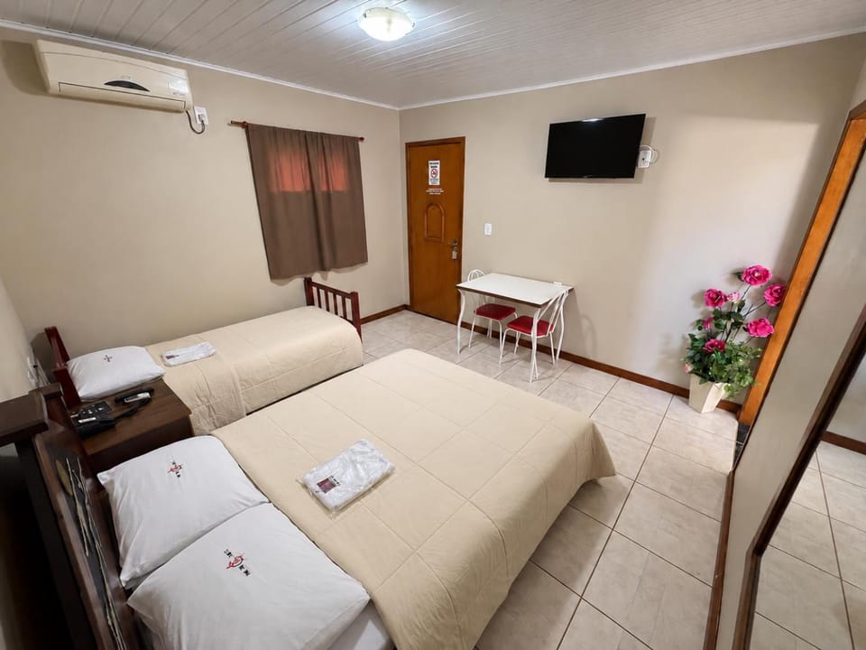 Bed, TV and multimedia, Photo of the whole room, Bedroom, air conditioner