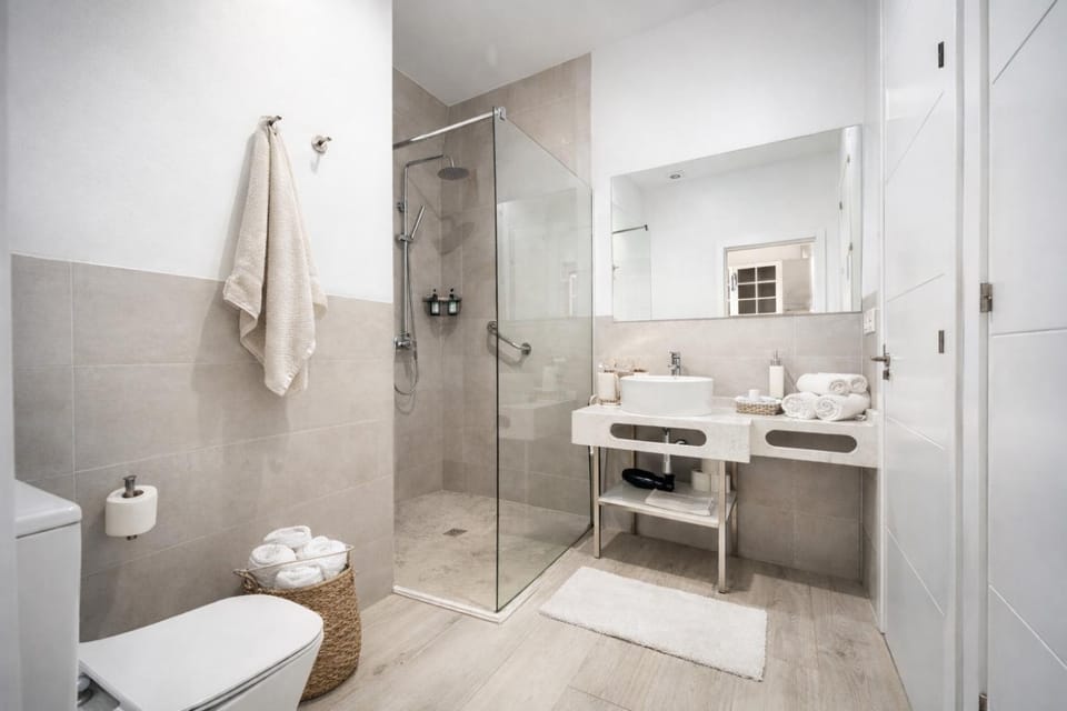 Shower, Bathroom, towels