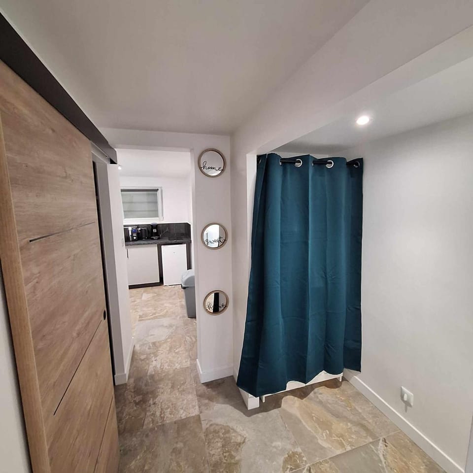 Studio calme proche centre-ville Apartment in Pays de la Loire