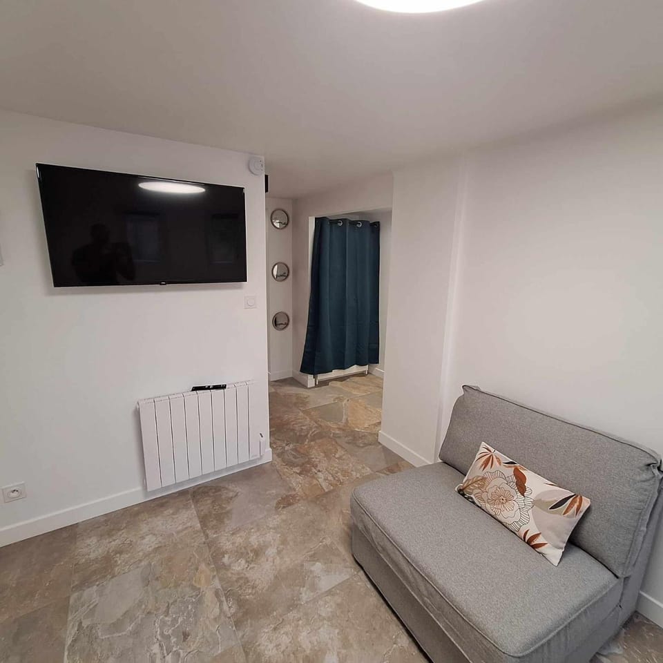Studio calme proche centre-ville Apartment in Pays de la Loire