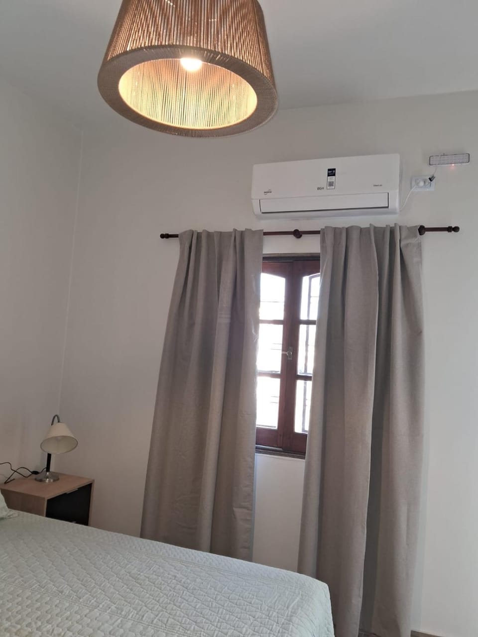 Bed, Photo of the whole room, Bedroom, internet, air conditioner