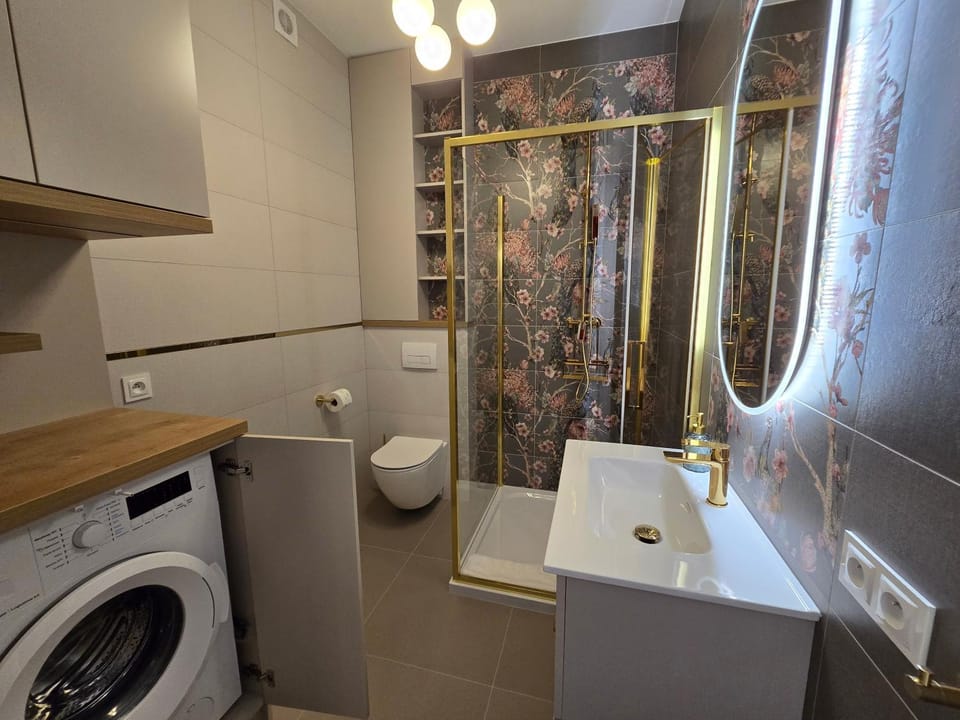 Shower, Toilet, Bathroom, washing machine, dryer