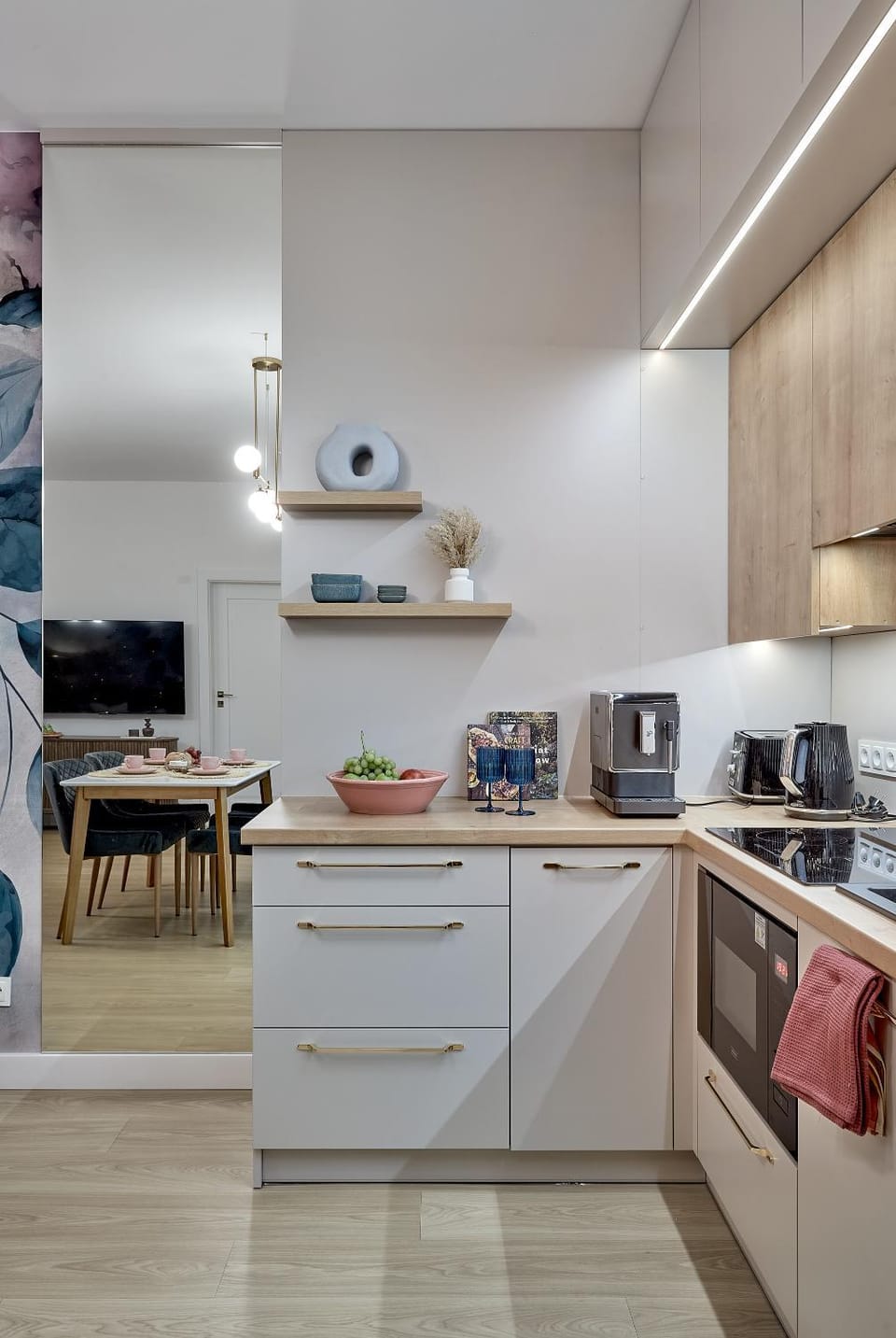 Coffee/tea facilities, Kitchen or kitchenette, Dining area, dishwasher, oven, stove, toaster