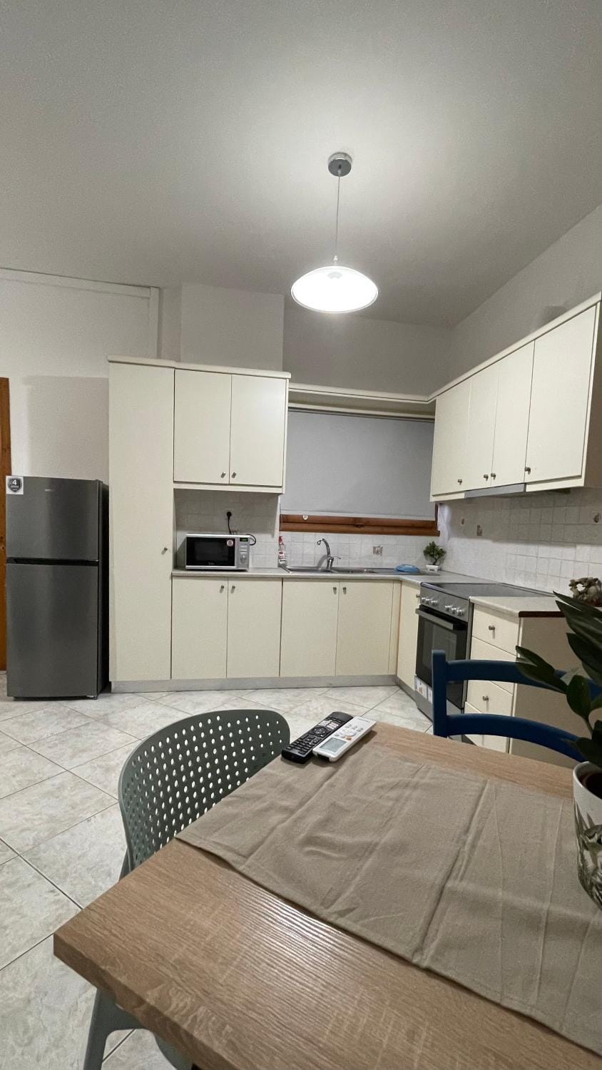Kitchen or kitchenette, Dining area, oven, stove
