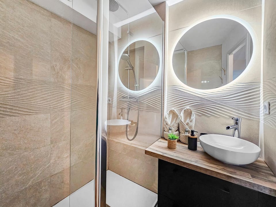 Shower, Bathroom